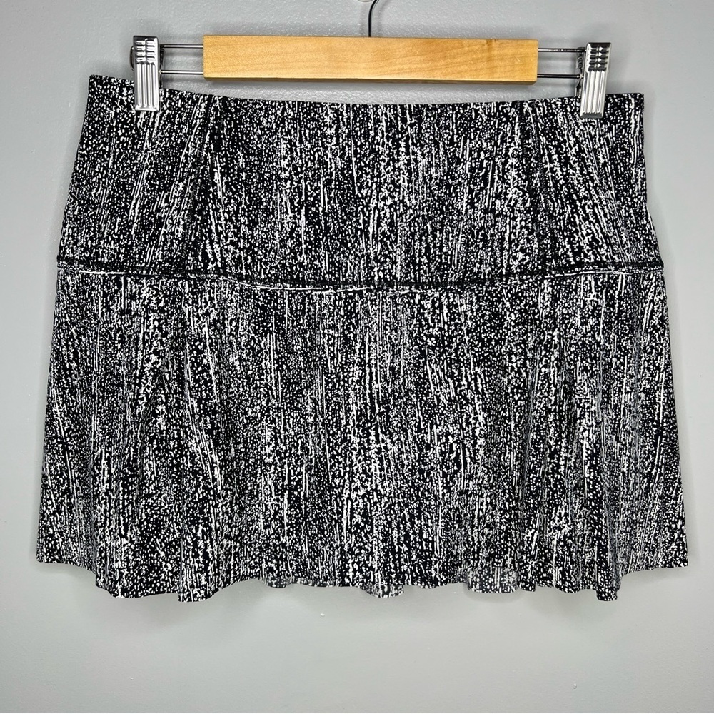 LULULEMON Lost In Pace Air Time White Black Mini Athletic Skirt - Picture 2 of 6